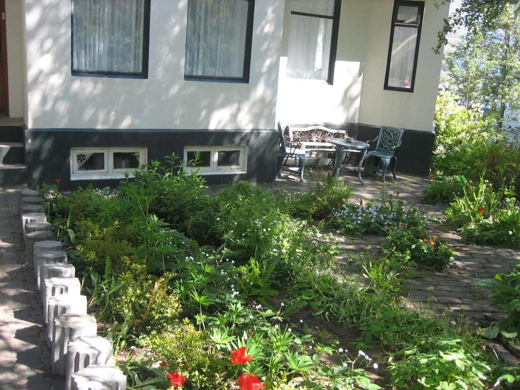 Guesthouse Solgardar อาคูเรย์รี ภายนอก รูปภาพ
