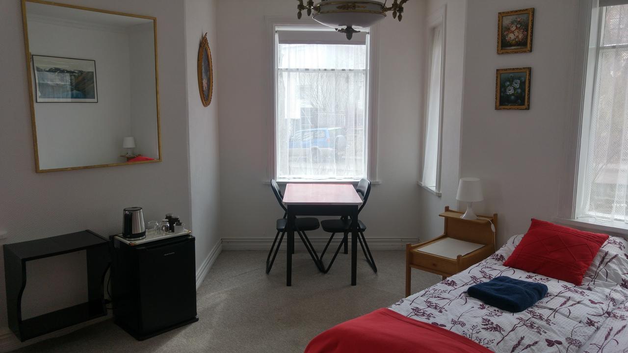 Guesthouse Solgardar อาคูเรย์รี ภายนอก รูปภาพ