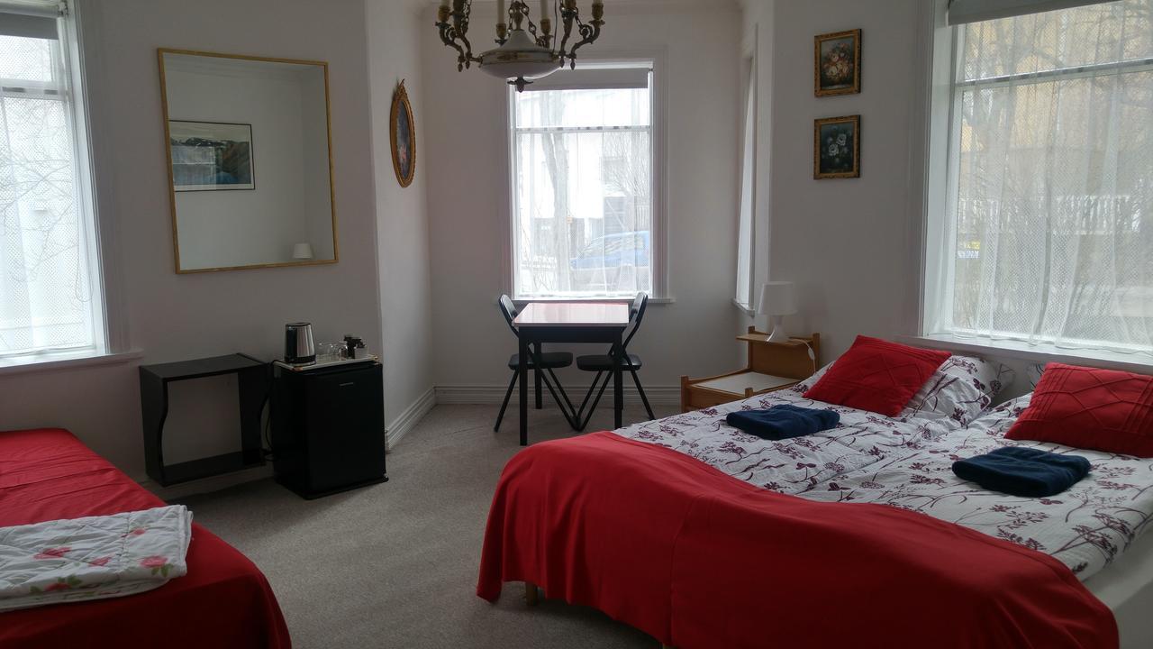 Guesthouse Solgardar อาคูเรย์รี ภายนอก รูปภาพ