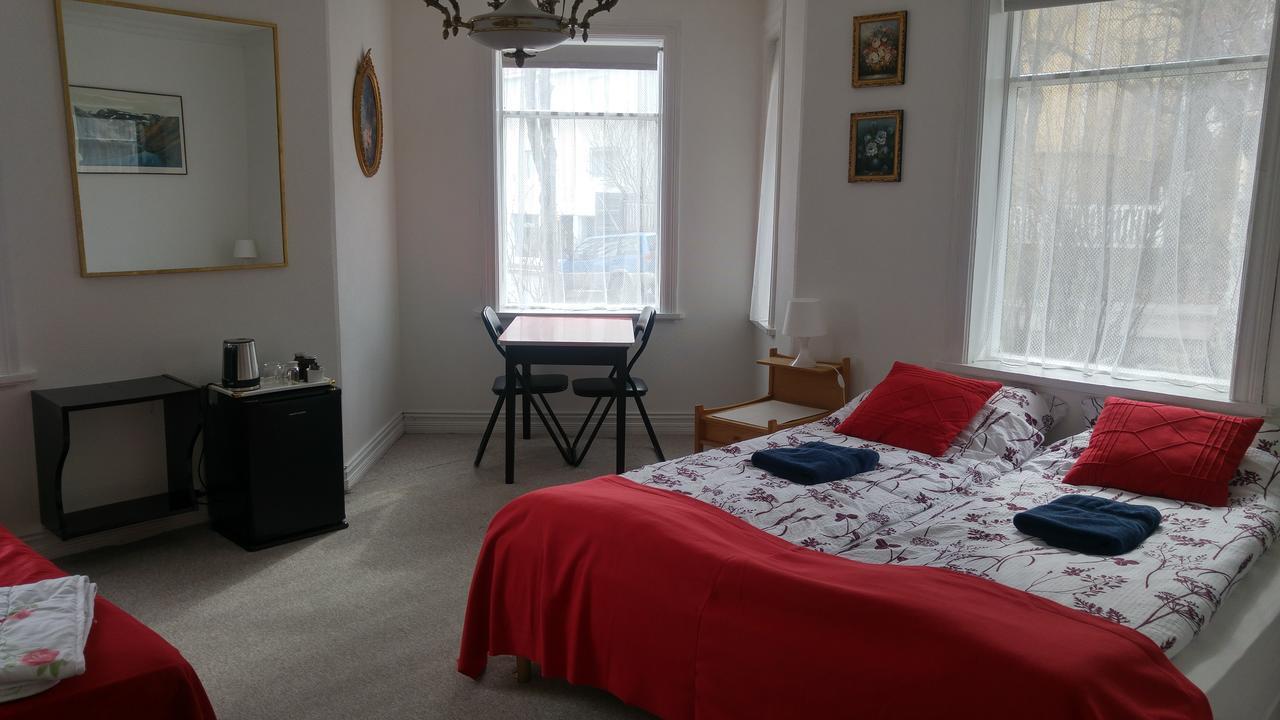 Guesthouse Solgardar อาคูเรย์รี ภายนอก รูปภาพ
